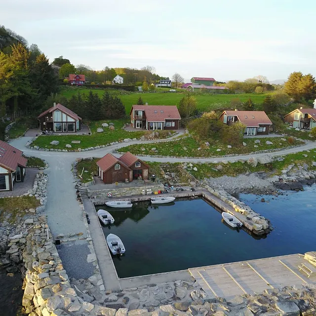Åmøy Fjordferies omgivelser